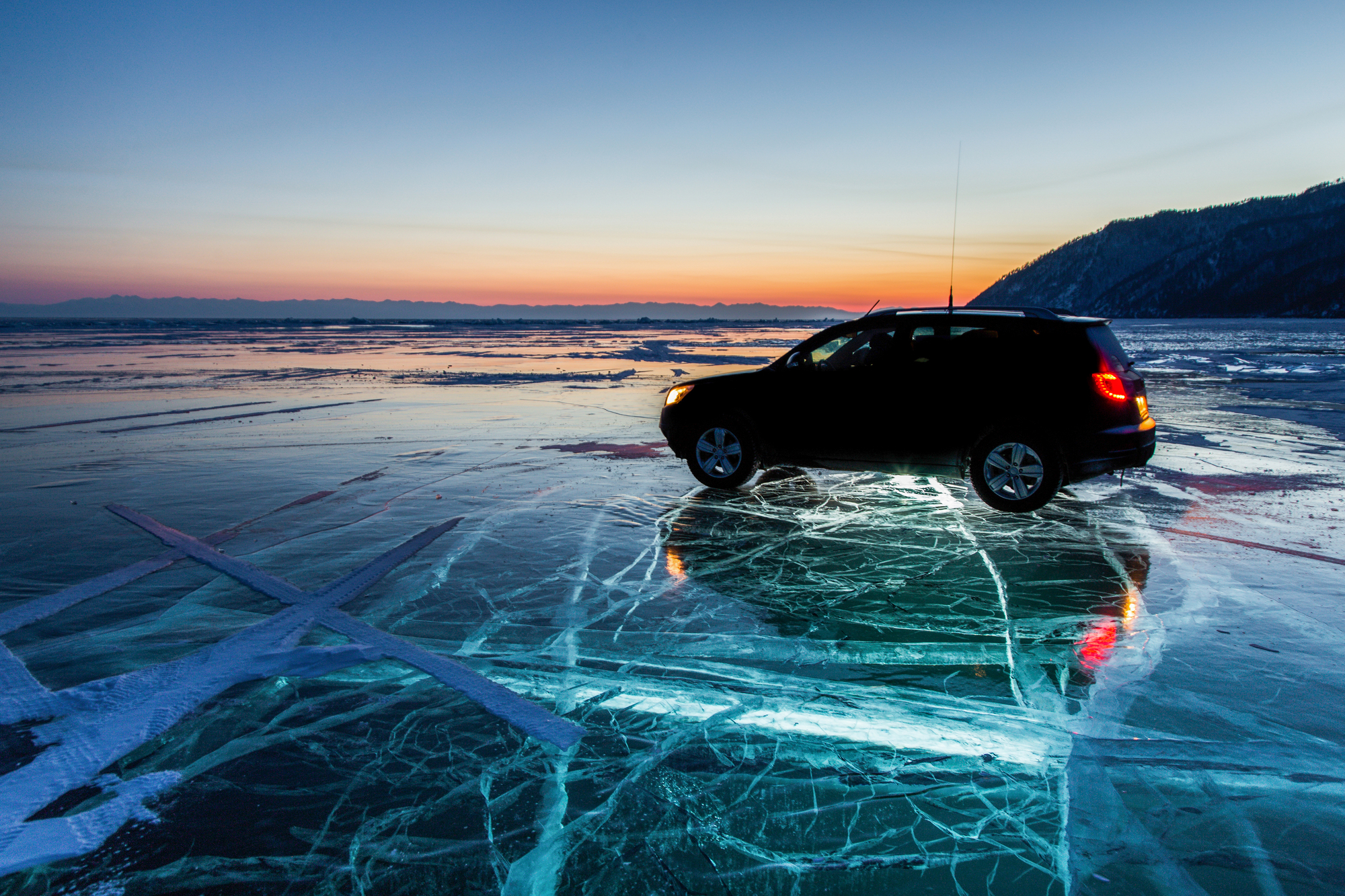 Машина на льду